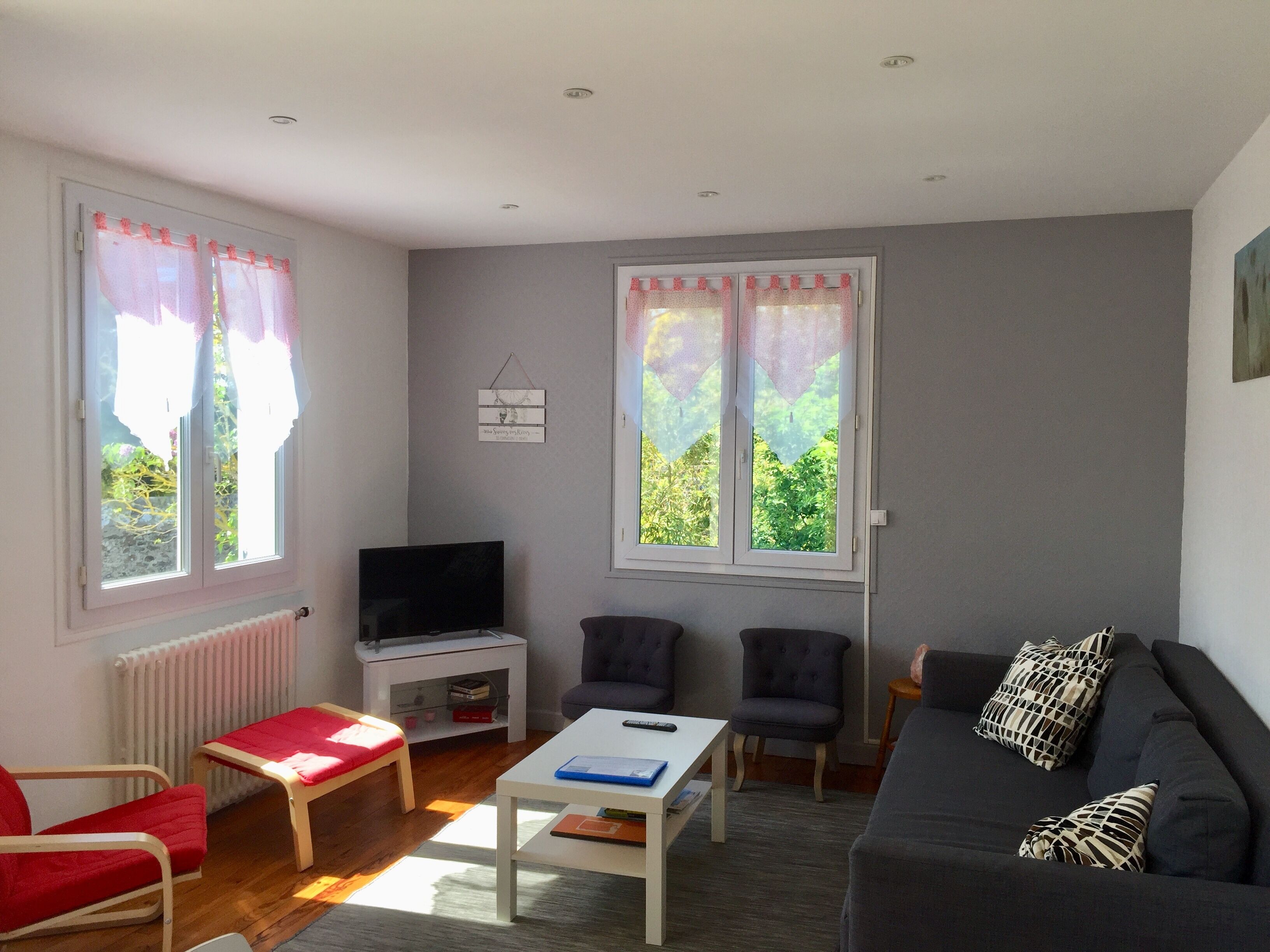 ALL RENOVATED HOUSE WITH ENCLOSED GARDEN: 5 MIN WALK FROM THE BEACHES