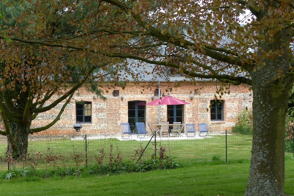 Former stables of the Château de Grosmesnil