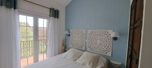 2 bedrooms, iron/ironing board, bed sheets