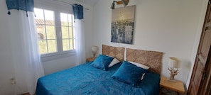 2 habitaciones, tabla de planchar con plancha y ropa de cama