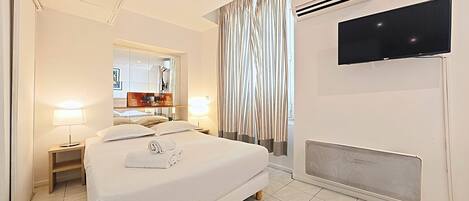 Internet, bed sheets