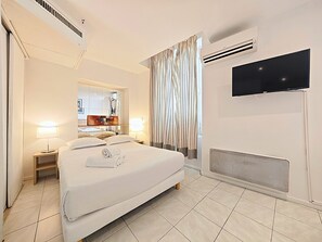 Internet, bed sheets - Central Studio with 2 Double Beds (Cannes)