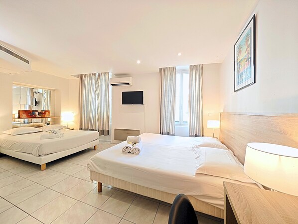 Internet, bed sheets - Central Studio with 2 Double Beds (Cannes)
