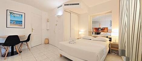 Acceso a internet y ropa de cama