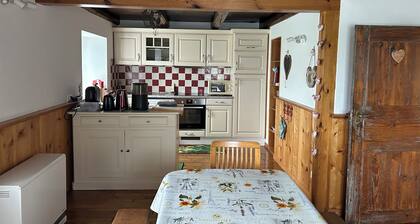 COSY AND SPACIOUS FARMHOUSE, ALL INCLUSIVE, SLEEPS 9