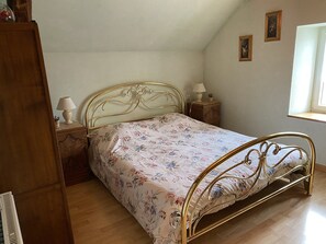 3 bedrooms, desk, iron/ironing board, travel cot - COSY AND SPACIOUS FARMHOUSE, ALL INCLUSIVE, SLEEPS 9 (Étueffont)
