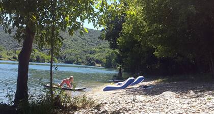 pretty cottage 5 people 5 minutes from the Gorges de l'Ardèche with garden in a quiet area.