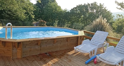 schönes Häuschen 5 Personen 5 Minuten von der Gorges de l'Ardèche mit Garten in einer ruhigen Gegend.