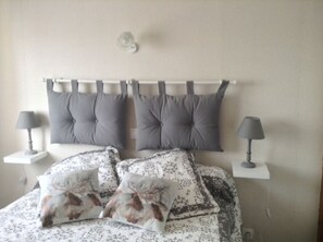 1 Schlafzimmer, Bügeleisen/Bügelbrett