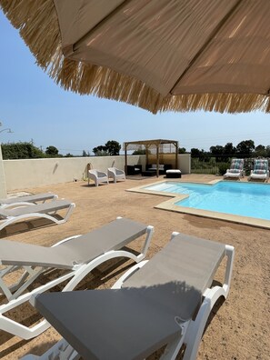 حمّام سباحة خارجي