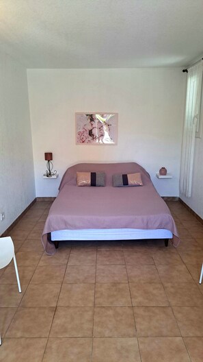 2 bedrooms, iron/ironing board, travel crib, free WiFi