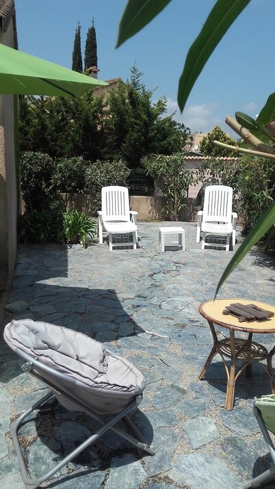 Charming house air-conditioned 5 minutes walk from the sea