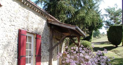 At the heart of Perigord Noir stone house near Sarlat, quiet and relaxing