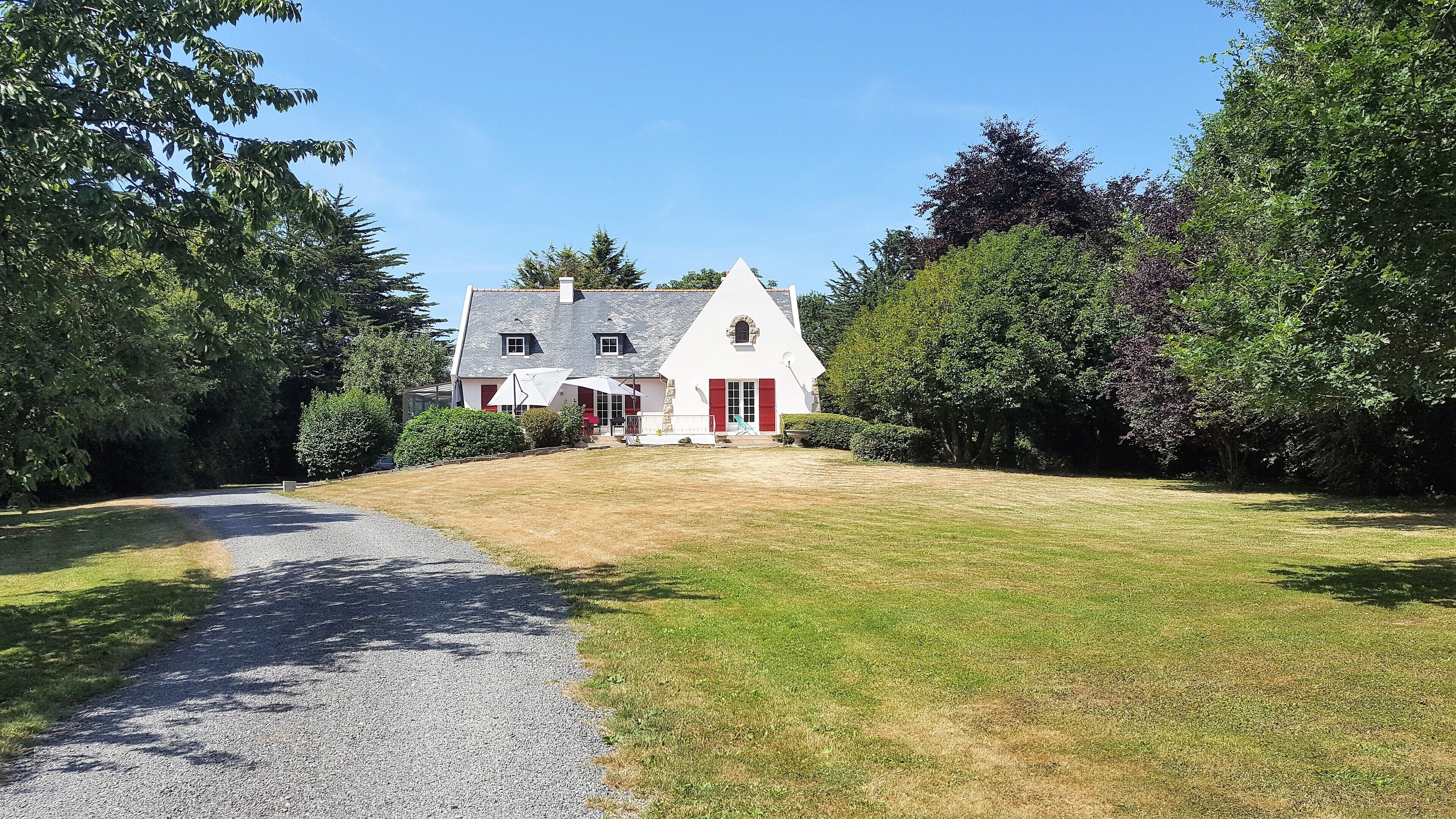In Saint-Alban (22), Breton house, 3Km sea in a wooded park of 6. 000m2 