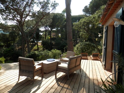 Beau Mazet 75m2, großer Garten im Kiefernwald, Private Domain mit Pool, Tennis ..