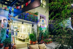 Property entrance - Highlander Inn (Kathmandu)