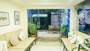 Lobby - Highlander Inn (Kathmandu)