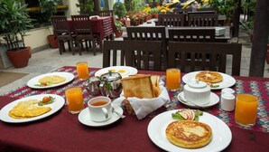 Breakfast meal - Highlander Inn (Kathmandu)
