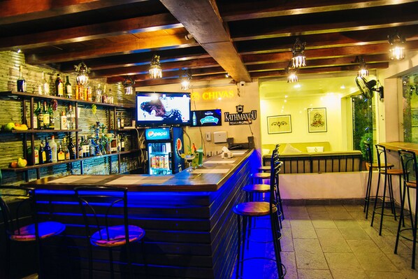 Bar (on property) - Highlander Inn (Kathmandu)
