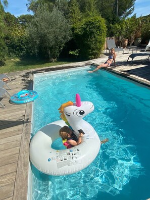 Pool - Vacation home, near beaches, garden, swimming pool, beautiful view, sleeps 12  (Carqueiranne)