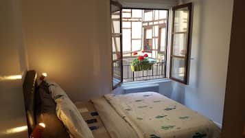 2 bedrooms, in-room safe, iron/ironing board, free WiFi