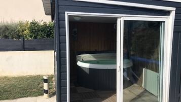 Bain à remous extérieur