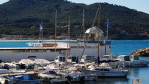 A marina with various boats docked, a sign reading "Club de voile", and a mountainous backdrop. - T2 apartment, 40 m2 350m from Lecques beach, quiet. Air conditioning. Private parking (Saint Cyr sur Mer)