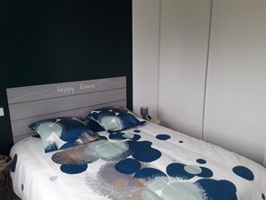 1 bedroom, soundproofing, iron/ironing board, internet