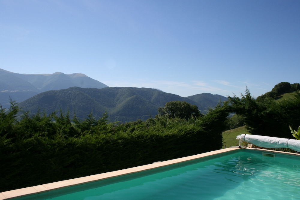Yurt any comfort (1 to 20 pers) with swimming pool - Exceptional view