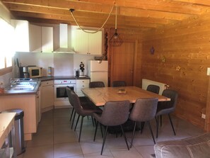 Fridge, microwave, oven, stovetop - The cabin of the Sphinx 'LE CHAMOIS' 2012 (Anould)