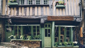 A traditional building with a sign reading "Poterie de Corendon".