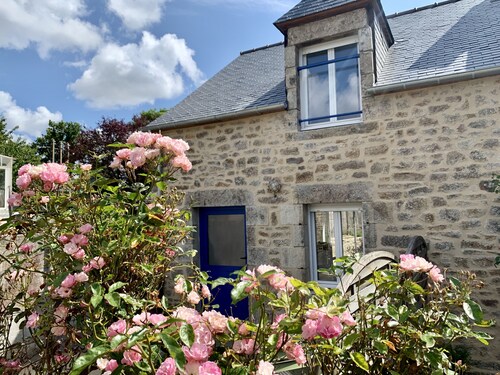 "Terre et Mer" Breton house located at the gates of Dinan-12 km from the sea