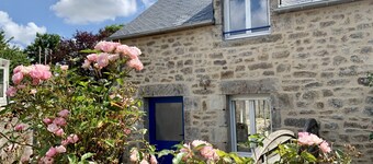 "Terre et Mer" Breton house located at the gates of Dinan-12 km from the sea