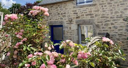 "Terre et Mer" Breton house located at the gates of Dinan-12 km from the sea
