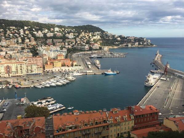 Marina - Downtown Nice, rue Biscarra, 70 m² (750 ft²), renovated, quiet, AC, sunny, tram (Nice)