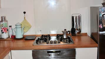 Réfrigérateur, four, plaque de cuisson, lave-vaisselle
