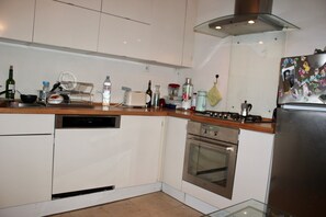 Réfrigérateur, four, plaque de cuisson, lave-vaisselle