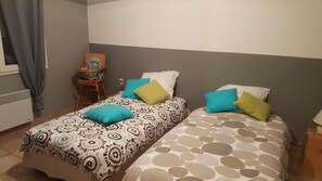 2 Schlafzimmer, Bügeleisen/Bügelbrett, Bettwäsche
