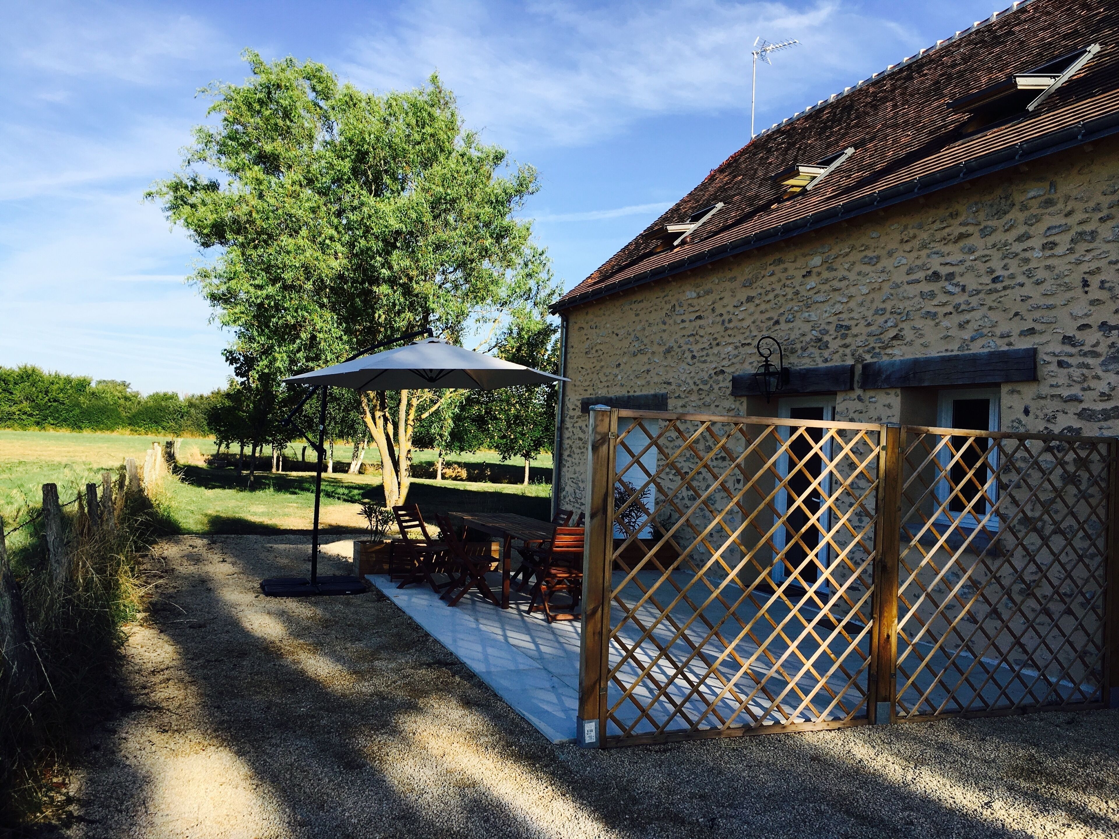 Charming and authentic cottage (8 people), near Tours. Swimming pool and nature