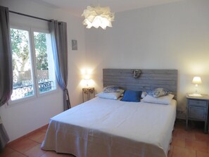 2 bedrooms, iron/ironing board, travel cot, free WiFi