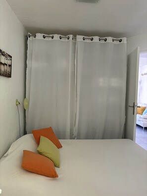 1 bedroom, iron/ironing board, free WiFi