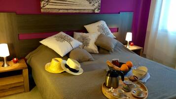 4 chambres, bureau, fer et planche Ă repasser, lit parapluie