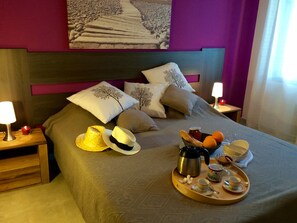 4 Schlafzimmer, Schreibtisch, Bügeleisen/Bügelbrett, Reisekinderbett