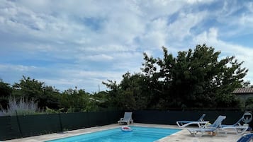 Piscine extérieure, piscine chauffée