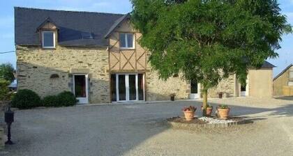 COUNTRY COTTAGE mit seinem ĂŒberdachten Pool und Spa