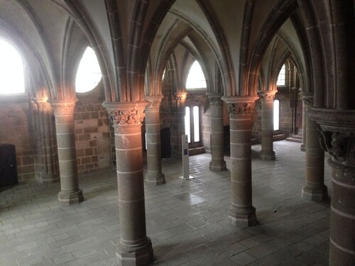 *** talo Mont Saint Michel -lahdella 2-5 hengelle