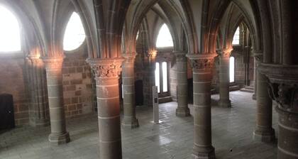 *** talo Mont Saint Michel -lahdella 2-5 hengelle