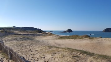 Una spiaggia nelle vicinanze