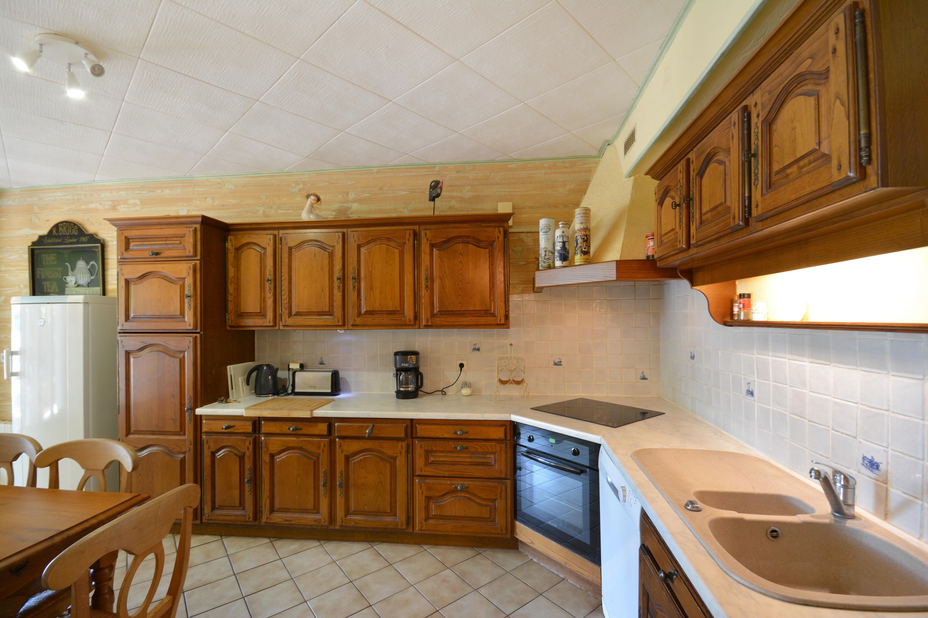 Nice house, private pool, shaded garden