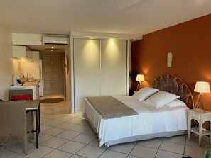 Coffres-forts dans les chambres, fer et planche Ă repasser